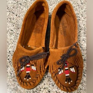 Minnetonka Thunderbird Women’s 8.5 Beaded Leather Moccasins